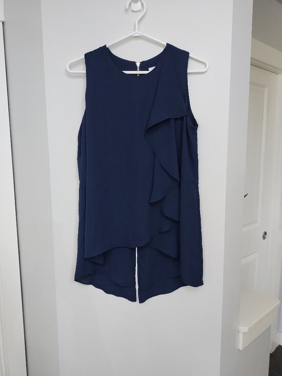 Bianca Nygard Tops - Navy flowy dressy tank with upper back zipper